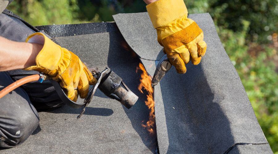 Expert Emergency Roof Repairs services in Herndon, KS